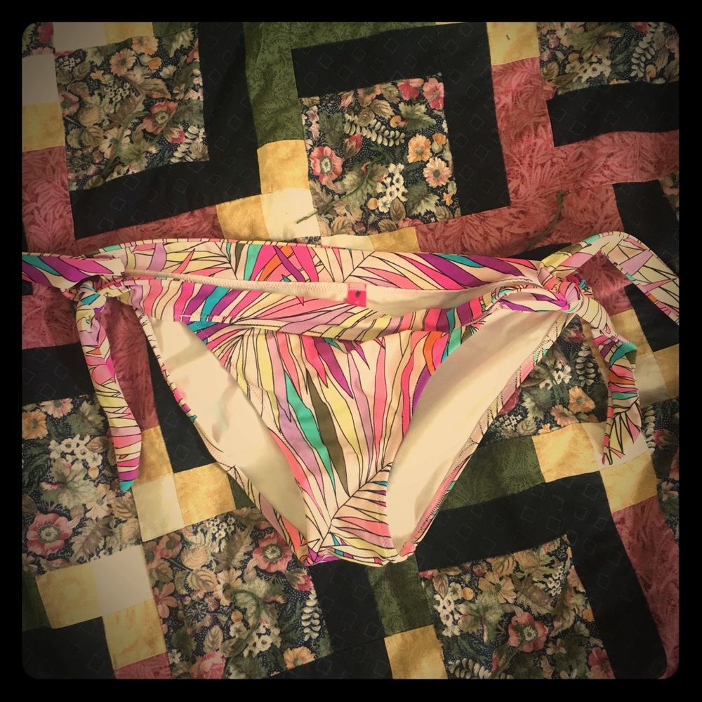 Victoria’s secret bathing suit bottoms